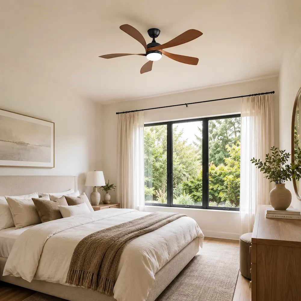 Ventilateur de plafond couleur bois foncé style moderne silencieux