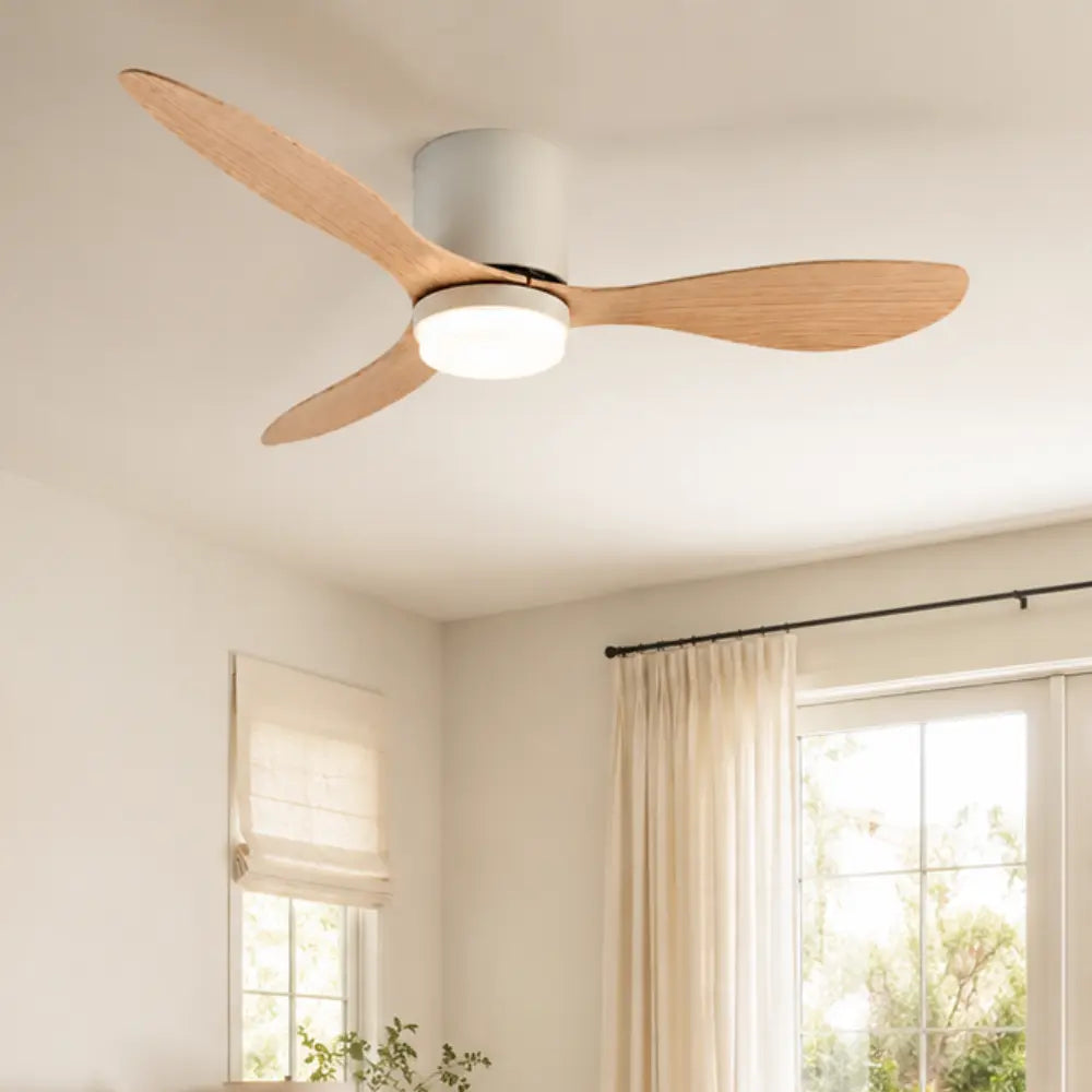 ventilateur de plafond silencieux couleur bois clair avec éclairage LED