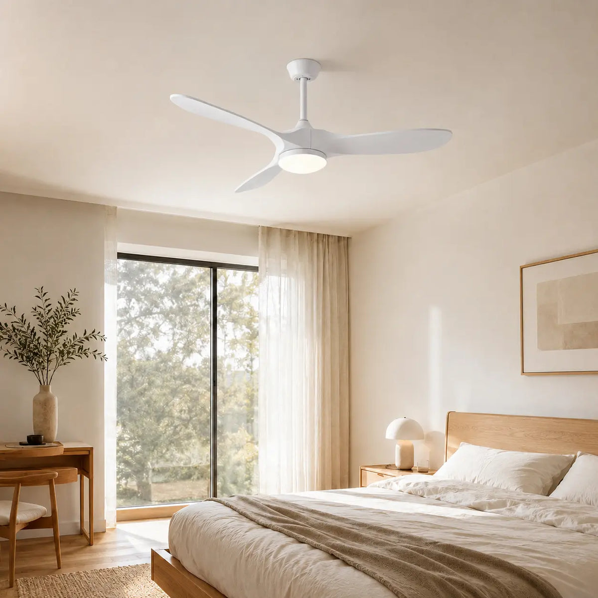 Ventilateur de plafond silencieux ORIA - Couleur bois blanc, LED intégrée