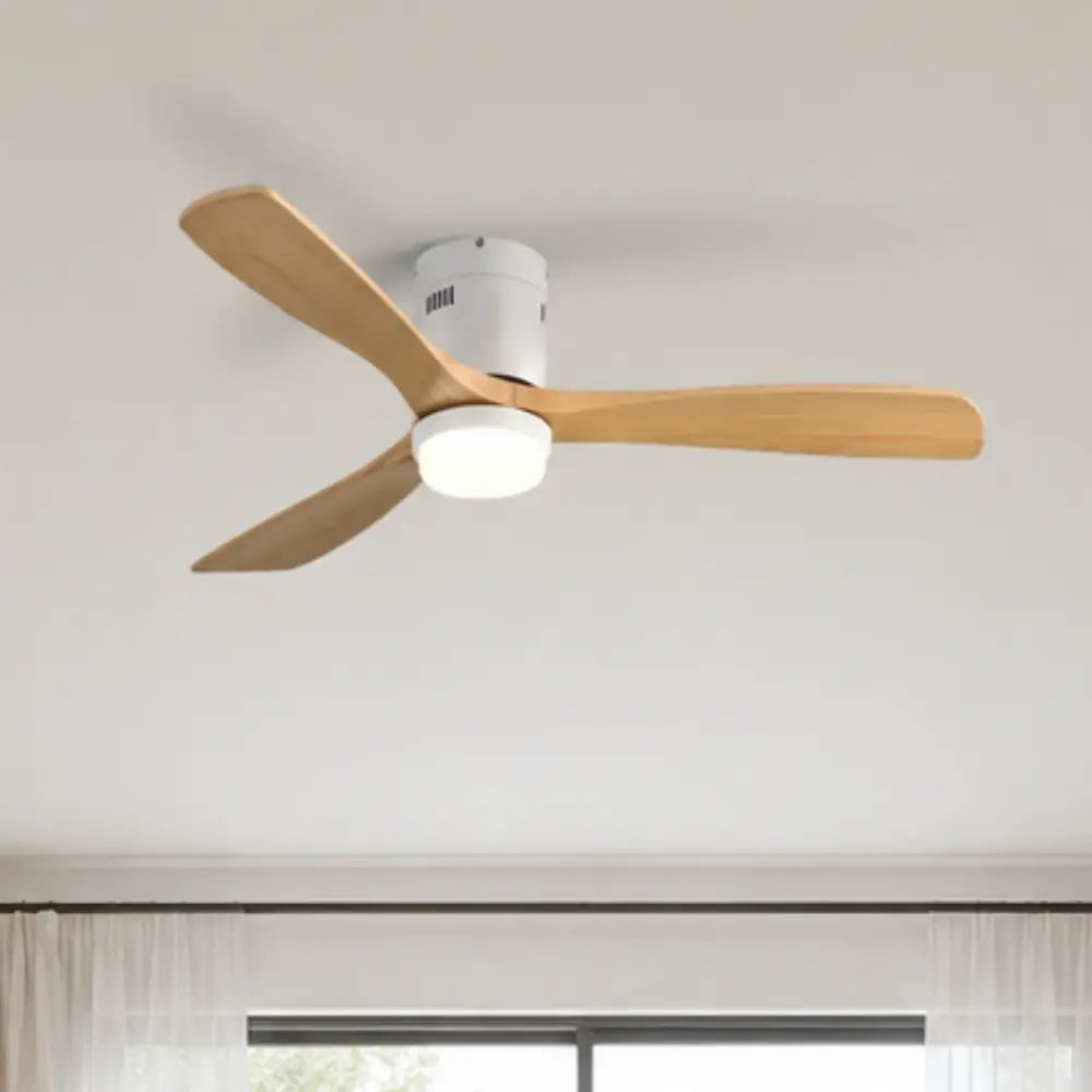 Ventilateur de plafond silencieux avec led intégrée et pales en bois couleur naturel