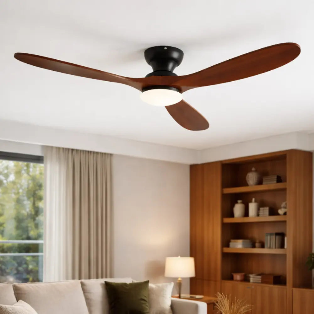 ventilateur de plafond en bois foncé télécommandé avec éclairage lumière led dans salon moderne