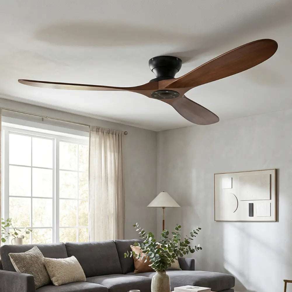 ventilateur de plafond silencieux en bois massif foncé avec télécommande sans éclairage led sur un plafond dans un salon moderne