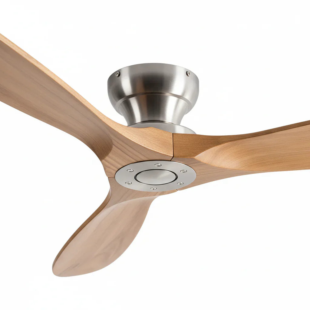 zoom d'un ventilateur de plafond en bois massif naturel avec télécommande 